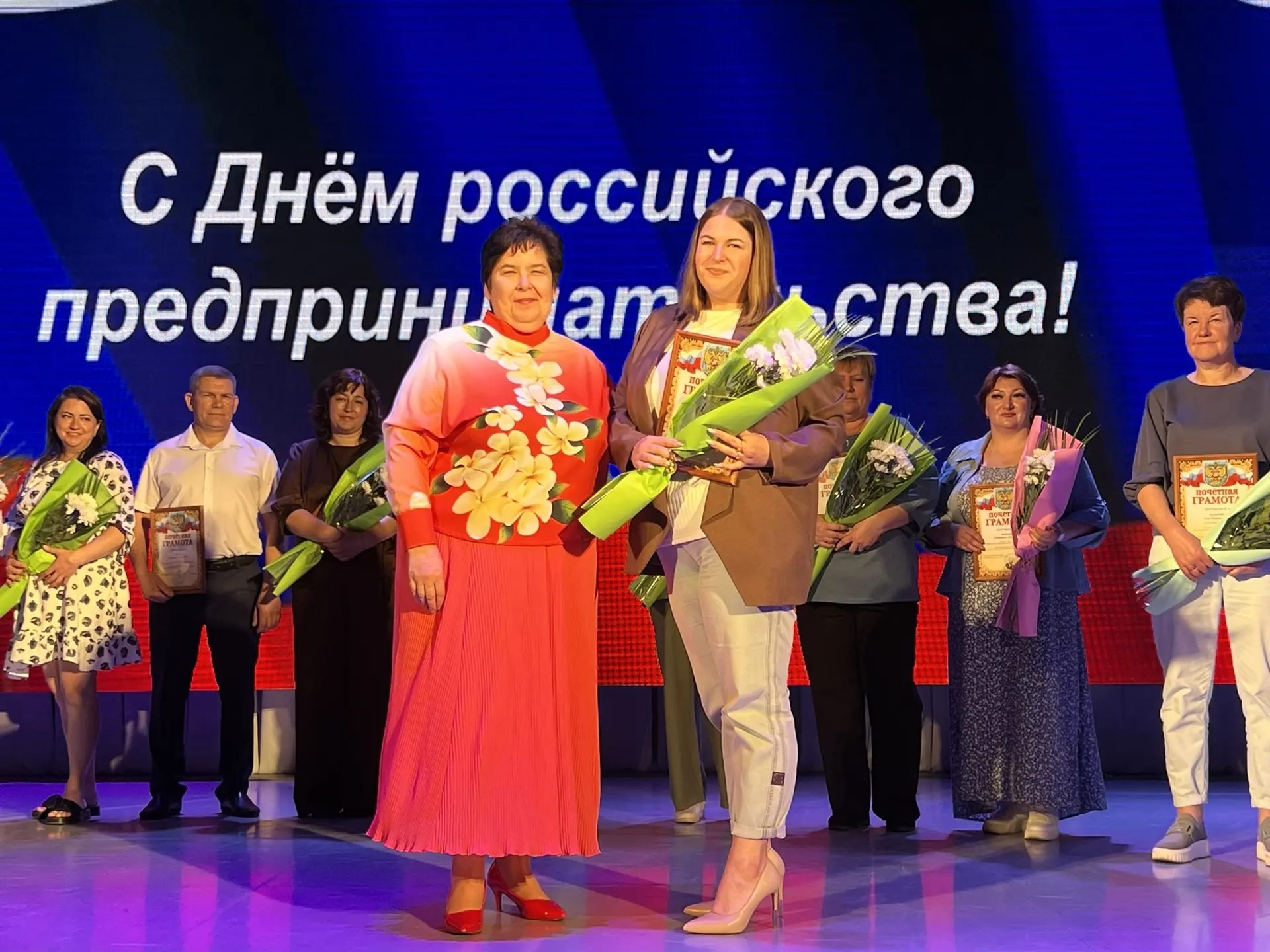 Шипуновские предприниматели на сцене РКДЦ "Юбилейный".